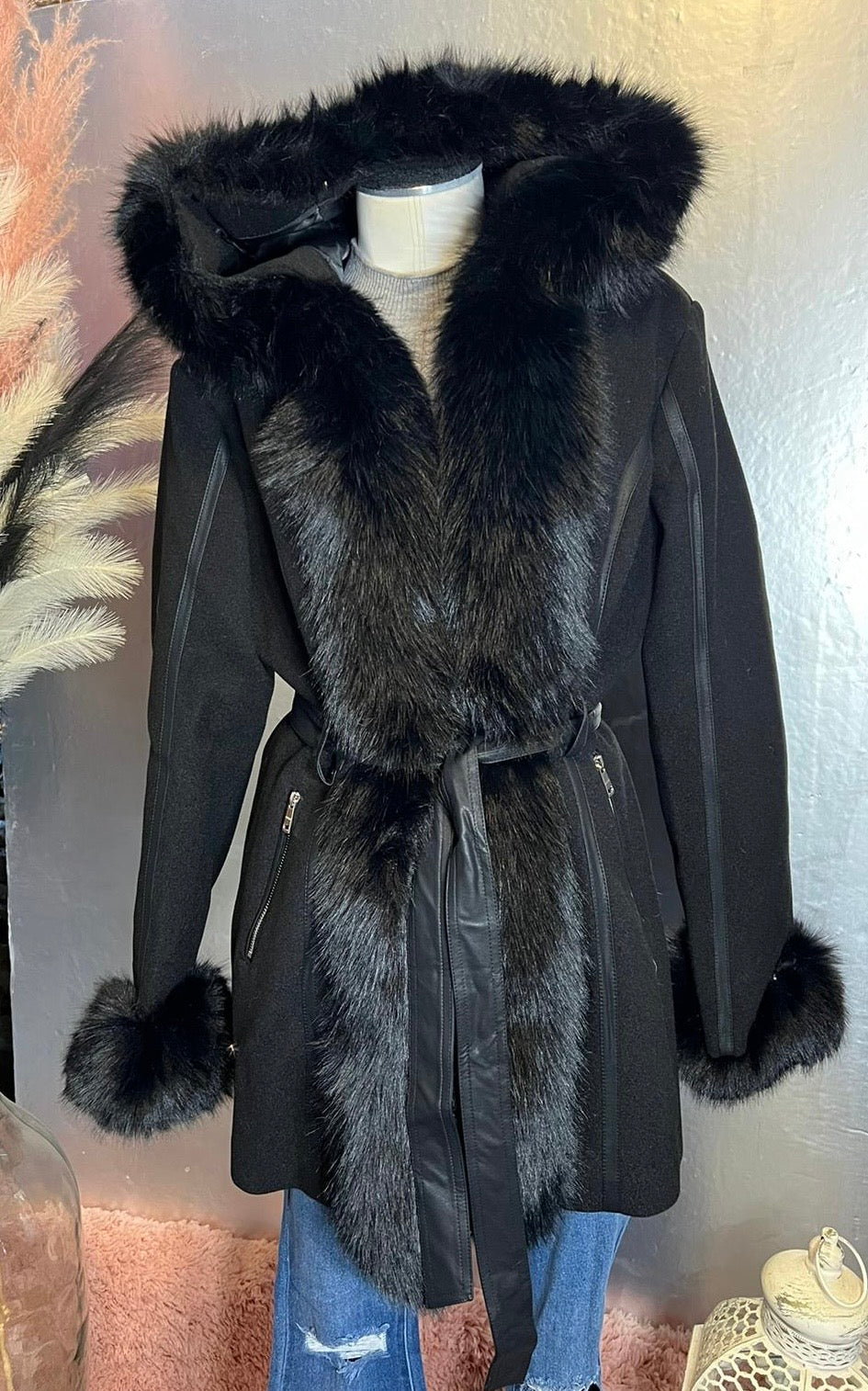 Trendy Black Faux Wool Coat with Fur Lining