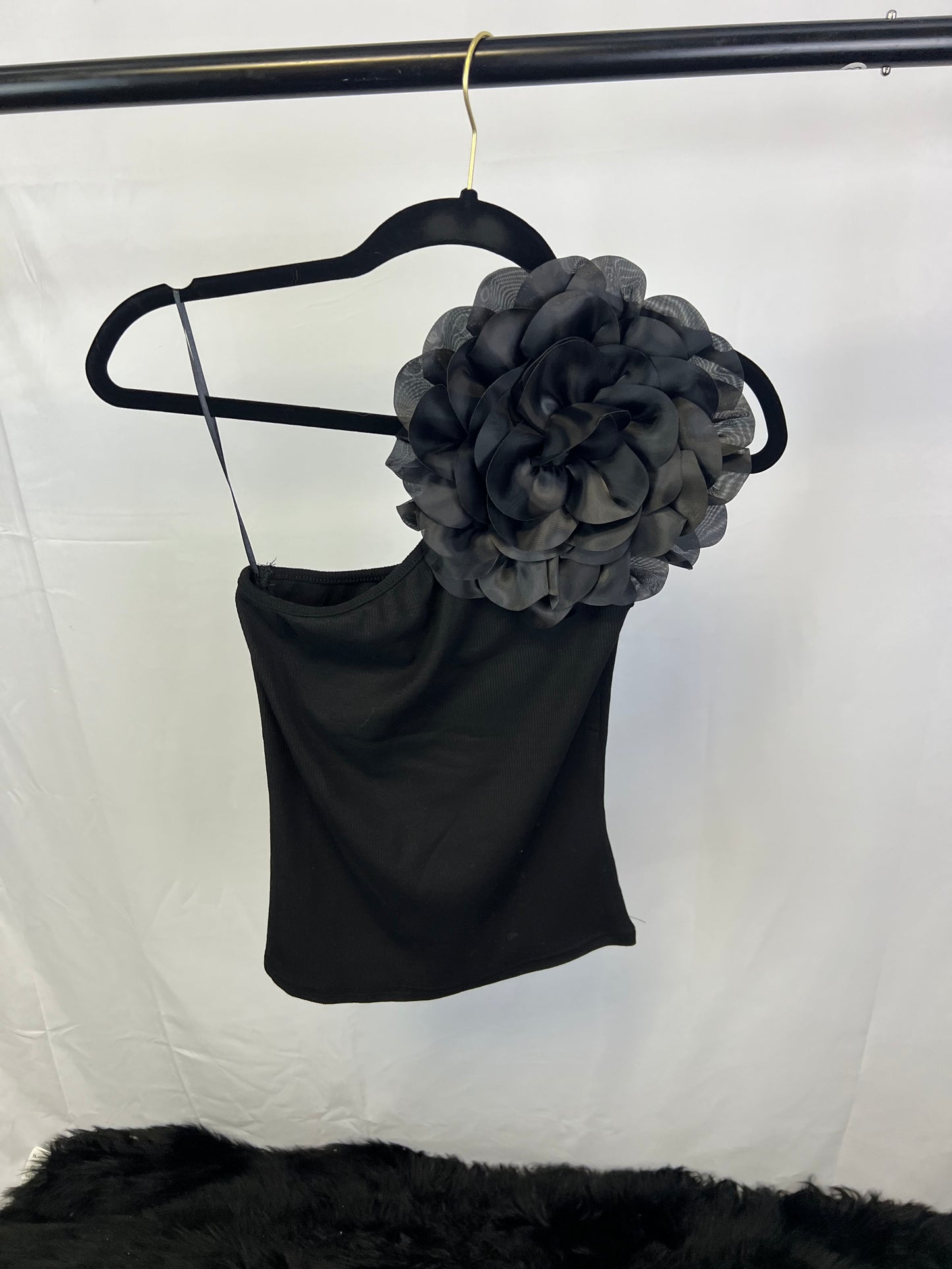 One Shoulder Flower Crop Top